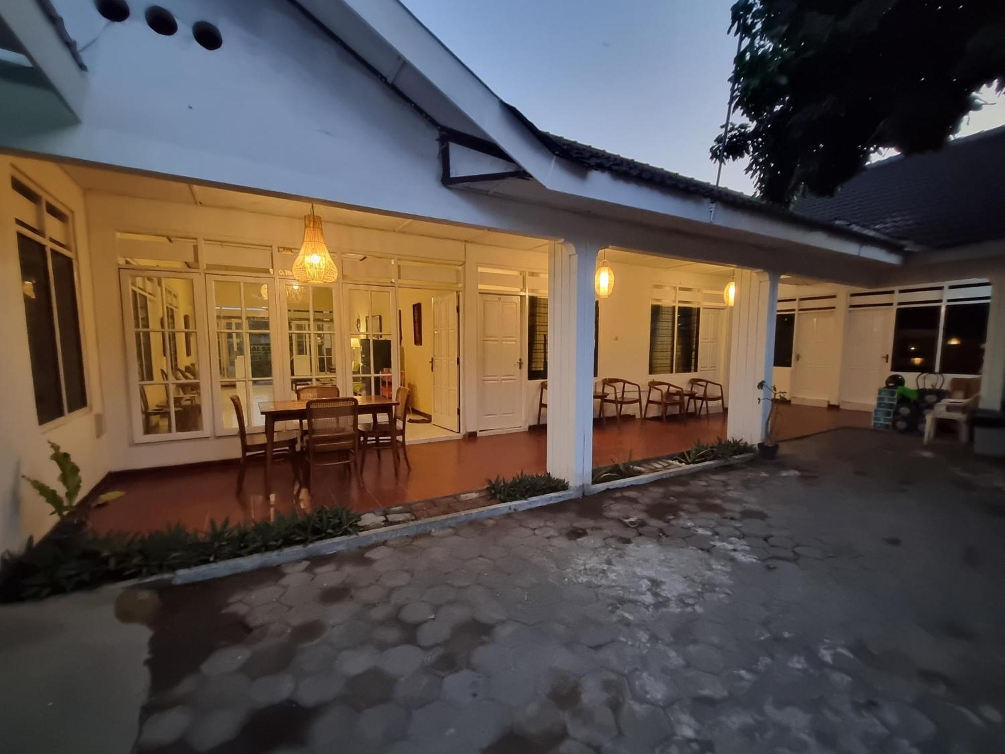Banana Homestay Prawirodirjan Yogyakarta Exterior foto